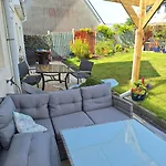 Spacious Twin Bedroom In Листоуэл