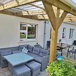 Spacious Twin Bedroom In