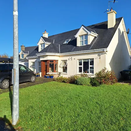 Accommodatie bij particulieren Spacious Twin Bedroom In Listowel