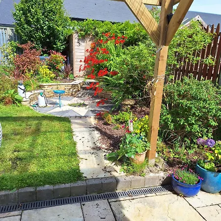 Spacious Twin Bedroom In *