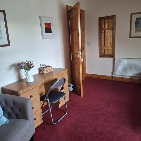 Lovely Twin Bedroom In Kerry Listowel