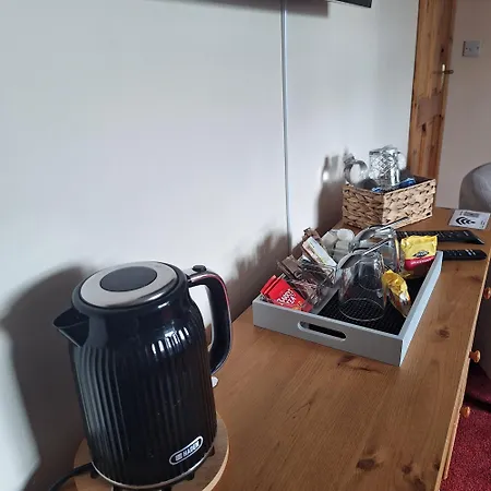 Spacious Twin Bedroom In * Listowel