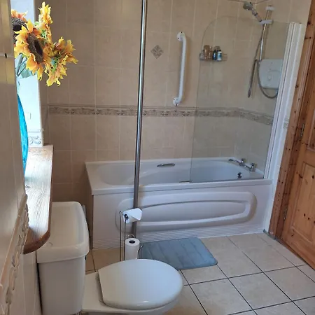 Spacious Twin Bedroom In Accommodatie bij particulieren Listowel