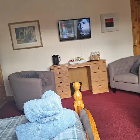 Проживание в семье Spacious Twin Bedroom In Листоуэл