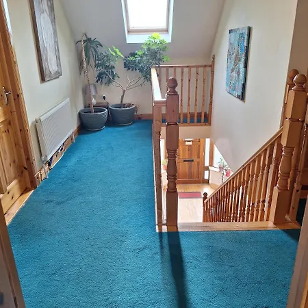 Spacious Twin Bedroom In Проживание в семье Листоуэл