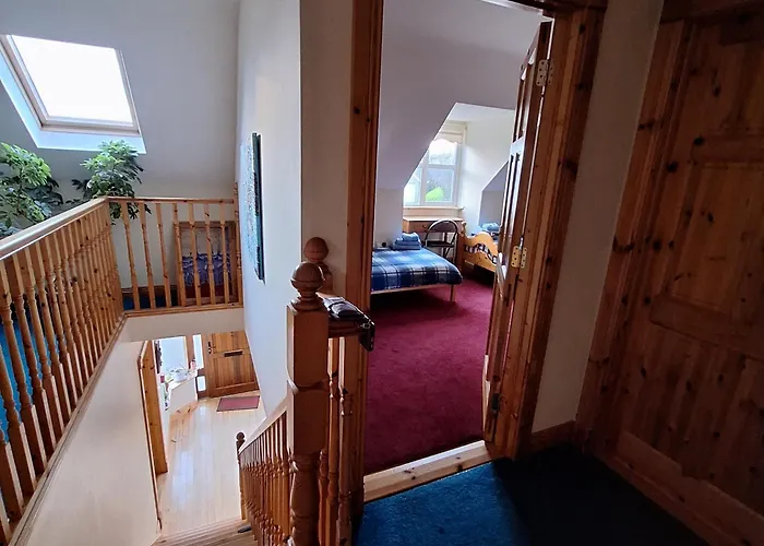 Spacious Twin Bedroom In * Listowel