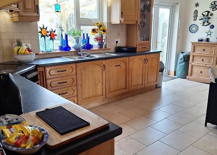 Spacious Twin Bedroom In *